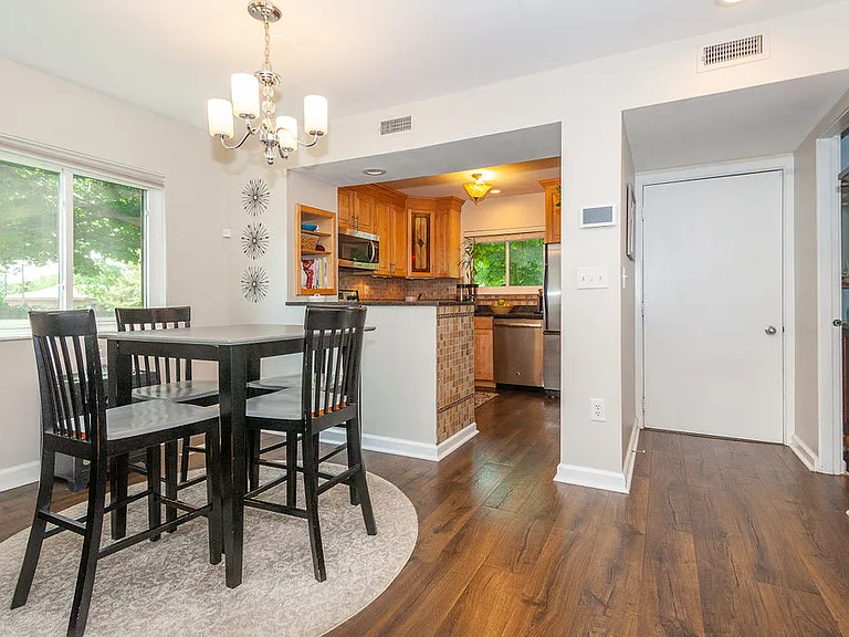 129 Governor Winthrop Rd — Photo 4