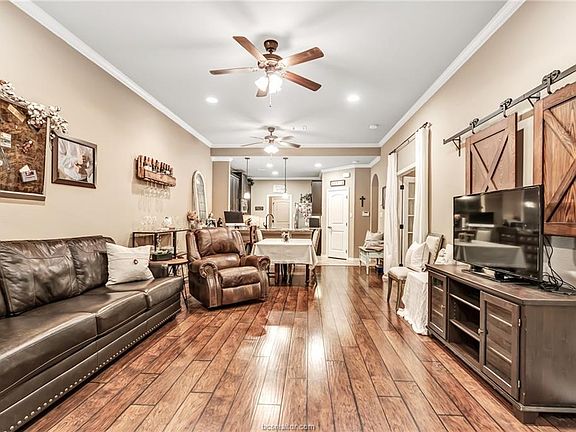 4th image of 3829 Silverthorne Ln