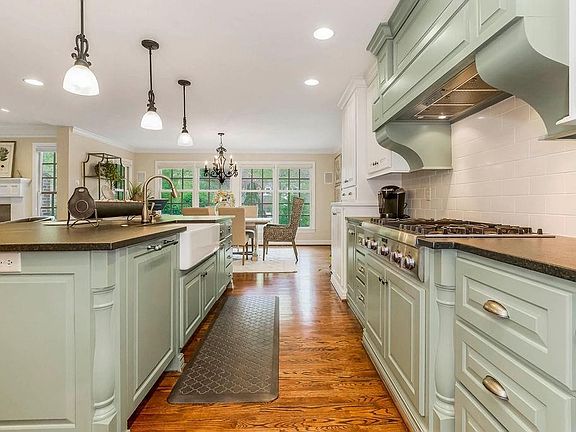 3rd image of 3012 W 90th St