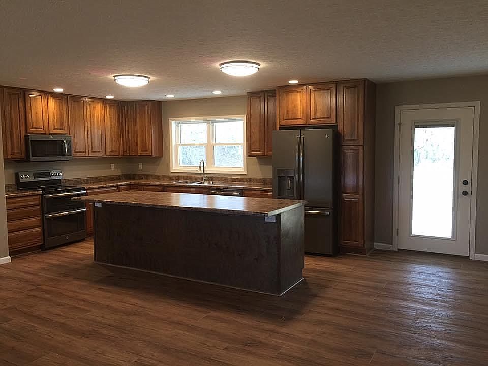 2nd image of 285 Allegheny Hill Rd
