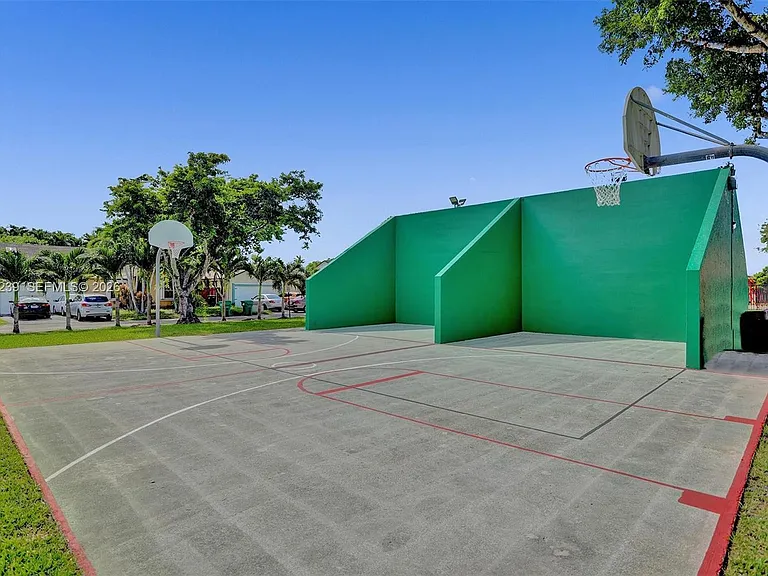 11529 SW 133rd Ter — Photo 31