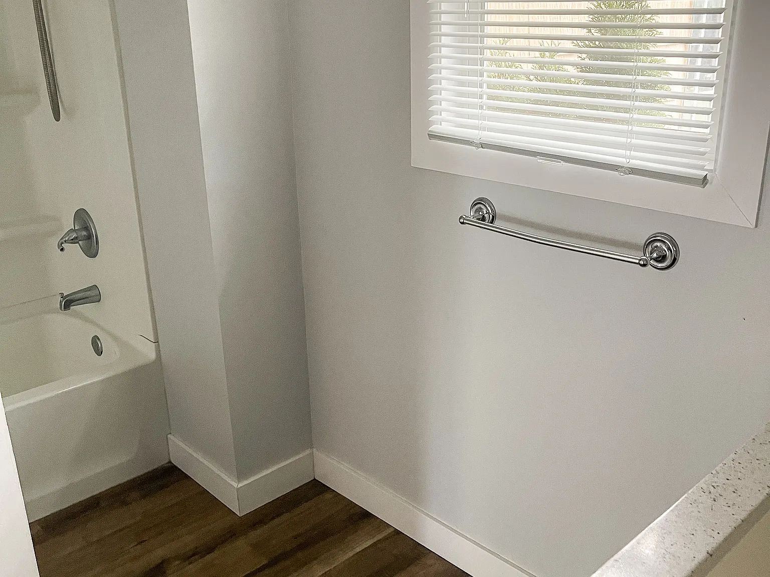 3 bed, 1076 sqft, $1,895 — Photo 2