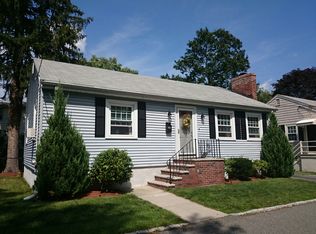 7 Maple Ln, West Roxbury, MA 02132