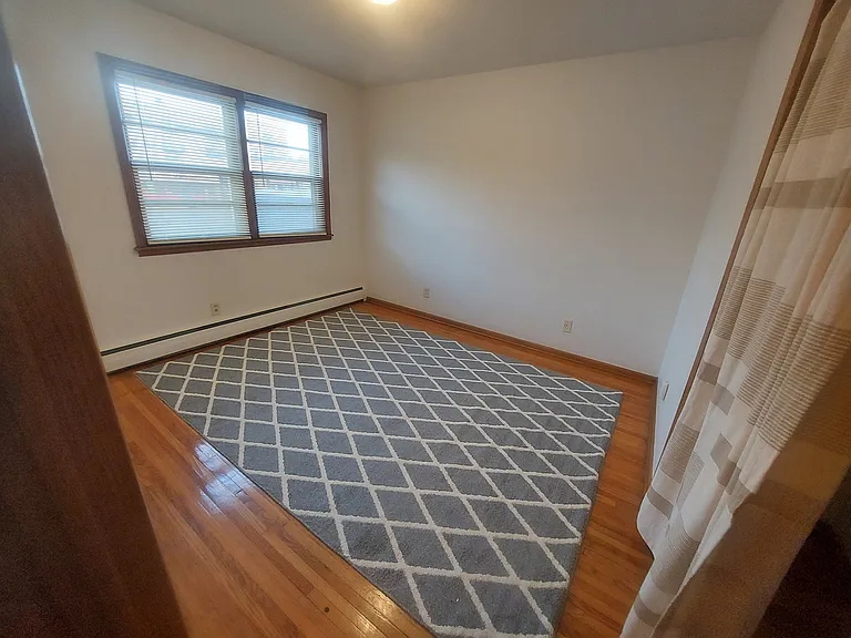15 W Diamond Lake Rd — Photo 3
