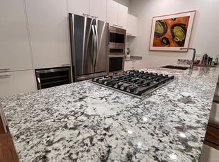 3463 N Broadway St #3, Chicago, IL 60657
