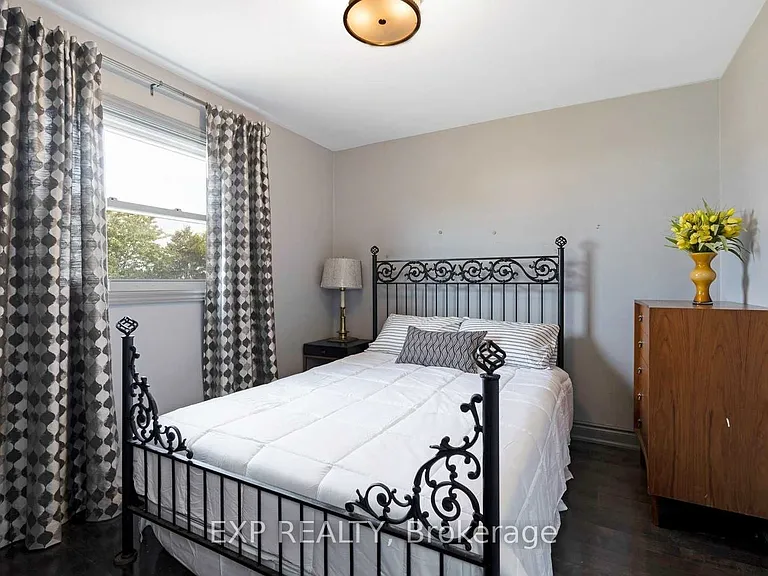 43 Floribunda Cres — Photo 11