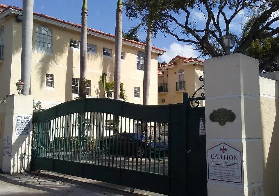 Gated complex entry