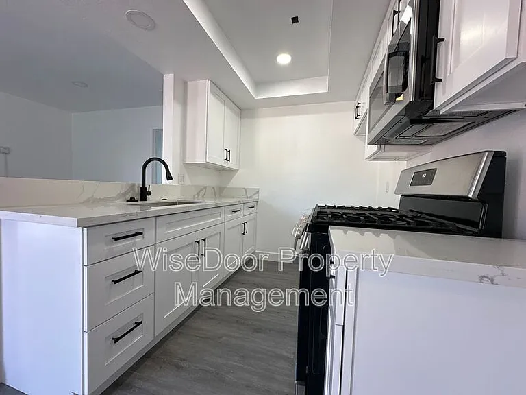 810 S Flower St #2 — Photo 2