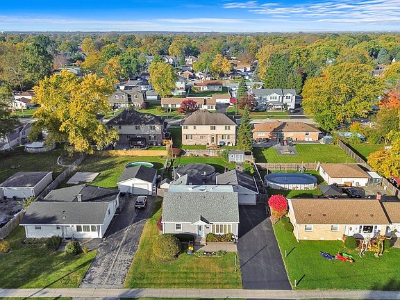 4th image of 8526 Leclaire Ave