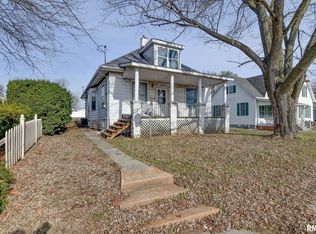 907 E Park St, Taylorville, IL 62568