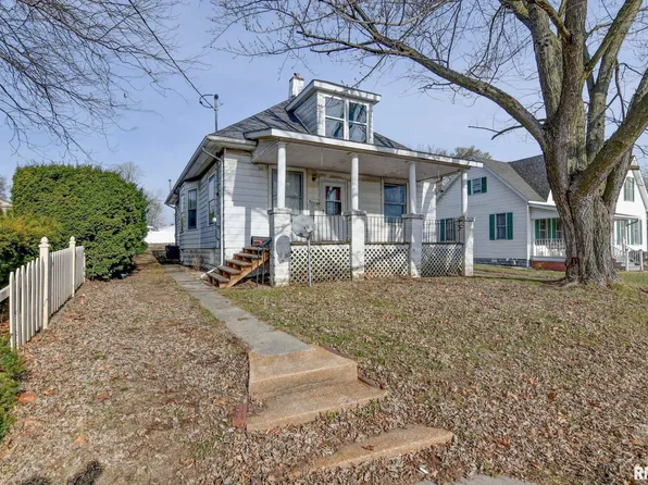 907 E Park St, Taylorville, IL 62568