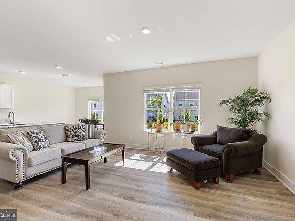 4th image of 111 Haida Ln