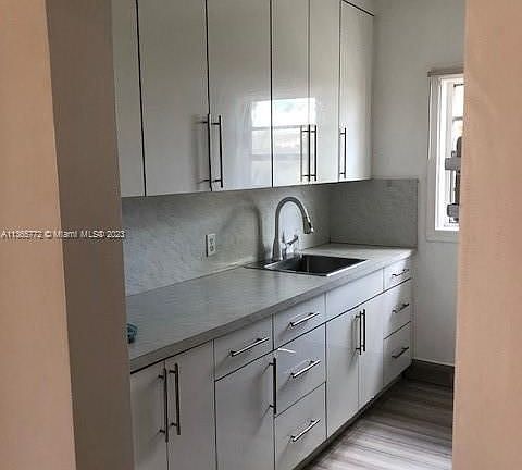 3rd image of 987 Bay Dr #4