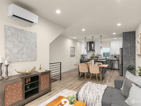 4th image of 825 B NE 70th Street