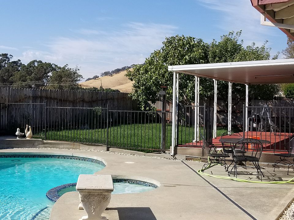 2nd image of 2112 Larchmont Cir