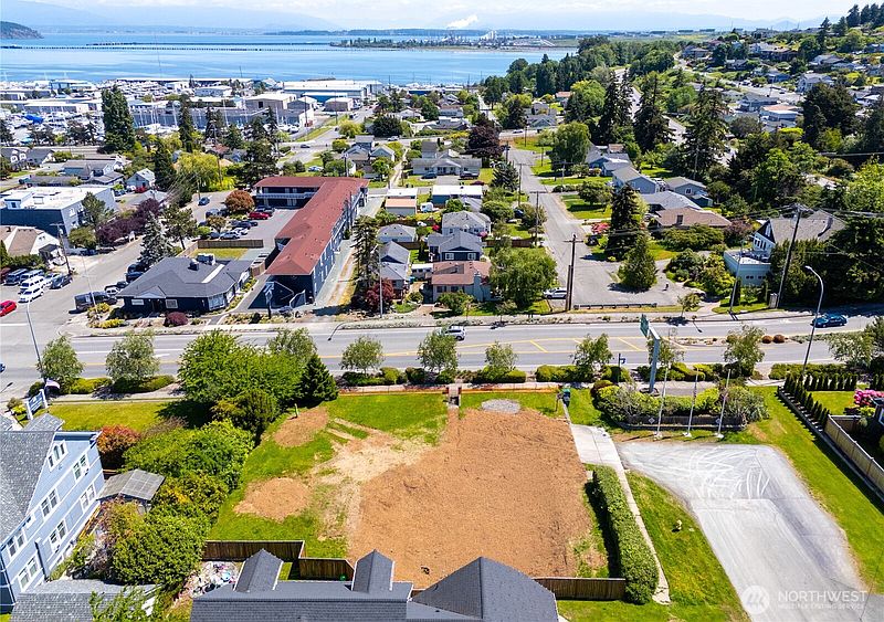 4th image of 3420 Commercial Avenue