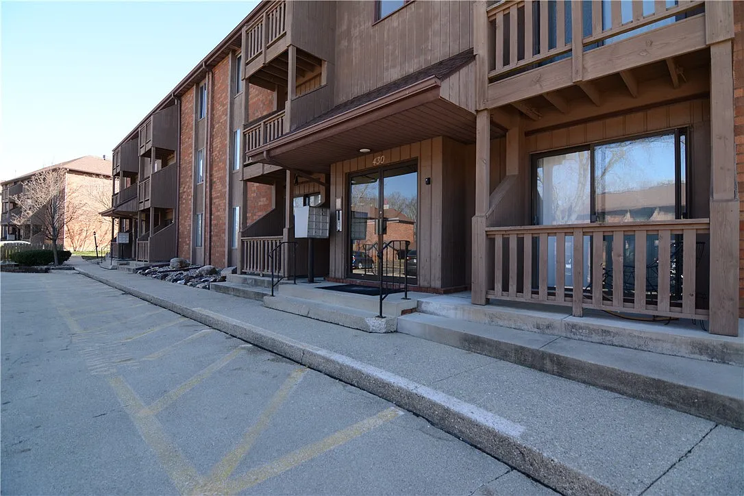 430 Woodside Trl photo 1