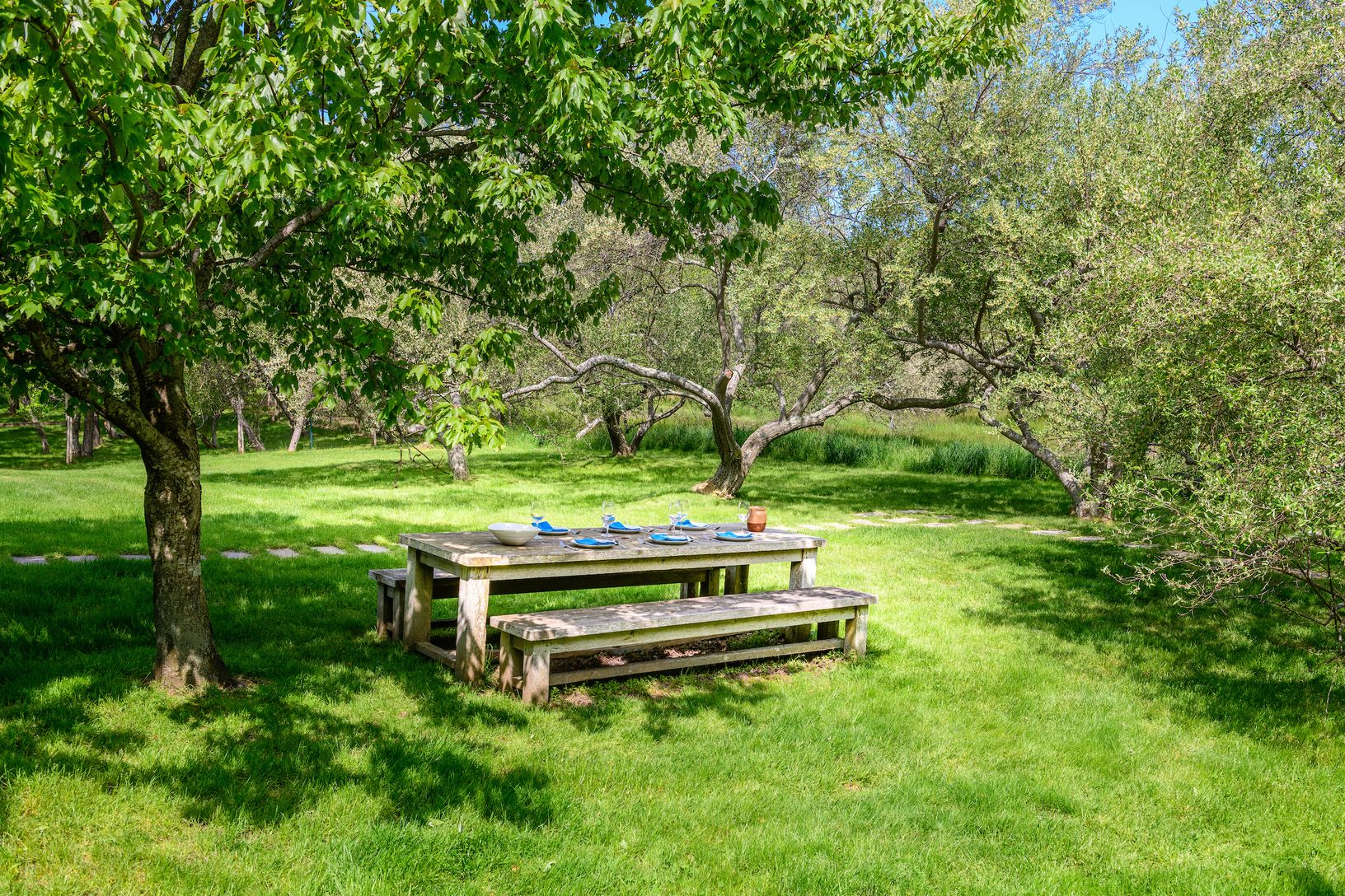  SHADED OUTDOOR DINING