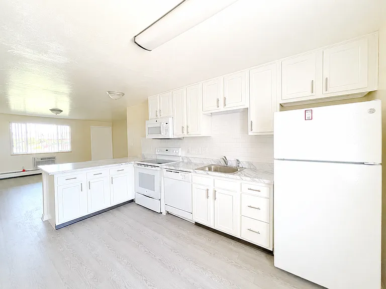 Lampliter Apartments — Photo 53