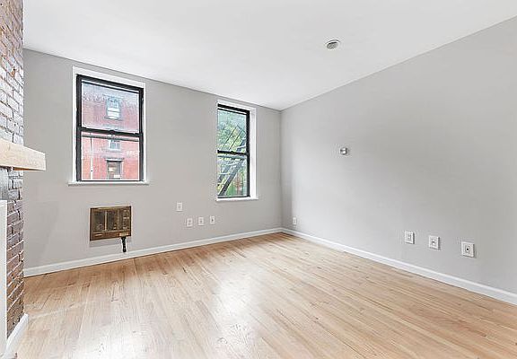 3rd image of 506 E 6th St APT 3FW