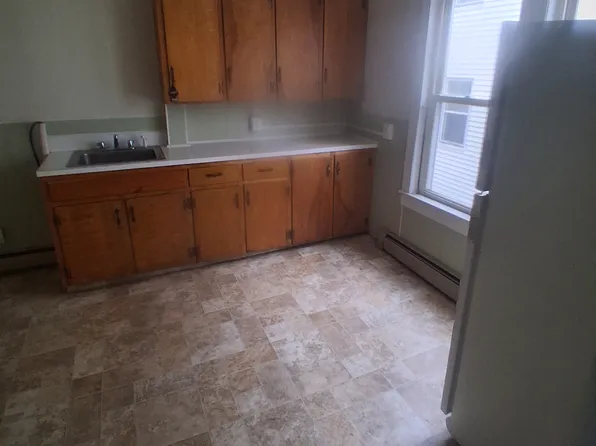 421 Cumberland St Unit 2R, Rumford, ME 04276