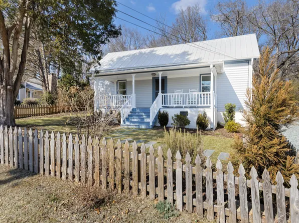314 W Queen St, Hillsborough, NC 27278