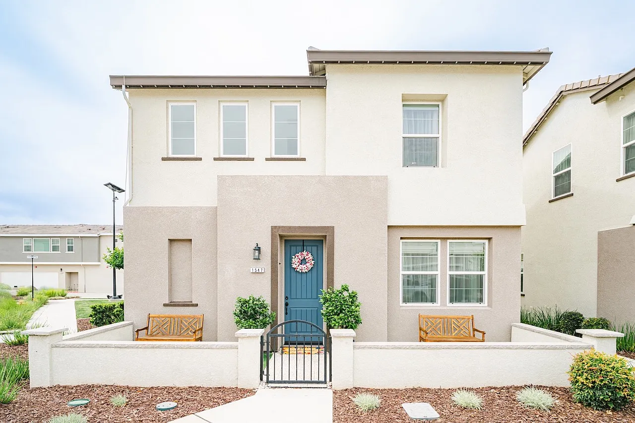 1547 Currents Way photo 1