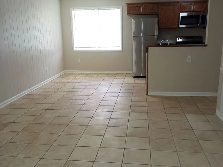 425 Wilson Ln — Photo 10