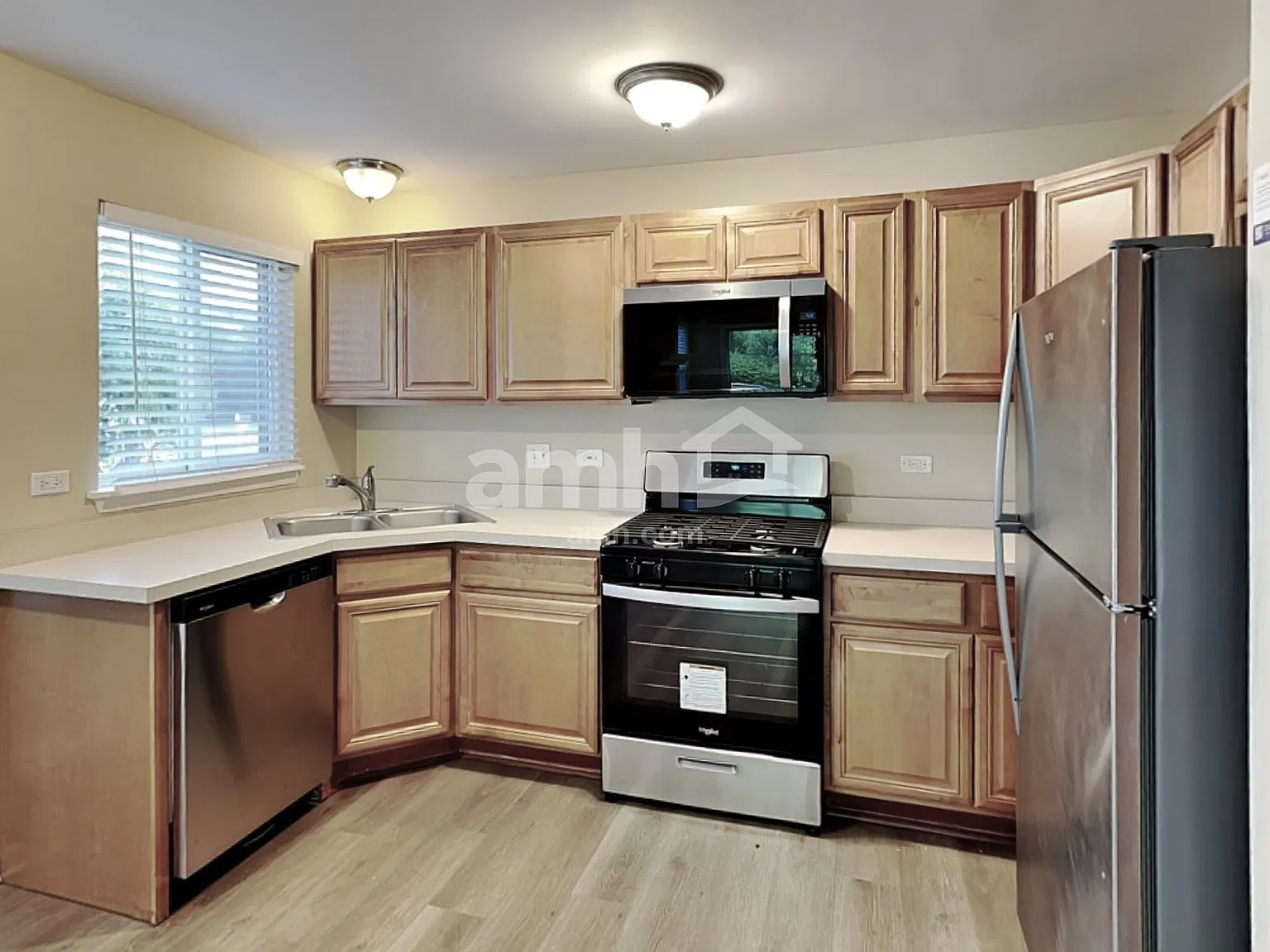 4 bed, 2.5 bath, 1861 sqft, $3,050 — Photo 3