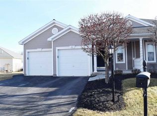 21 Patroon Pointe Dr, Rensselaer, NY 12144