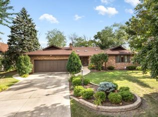 132 Post Rd, Burr Ridge, IL 60527