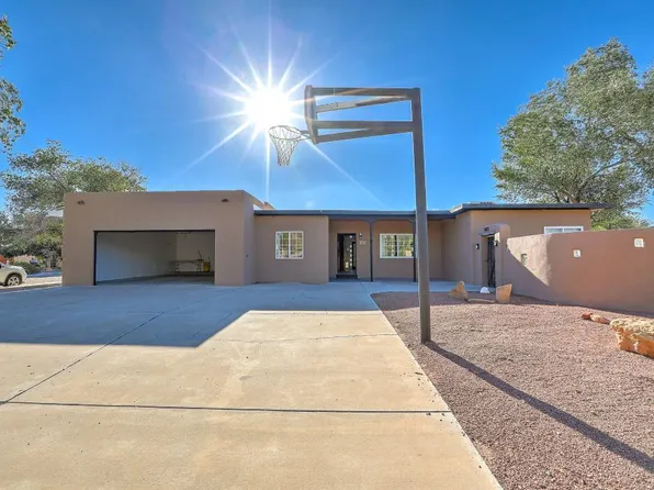 5805 Pauline St NW, Albuquerque, NM 87107