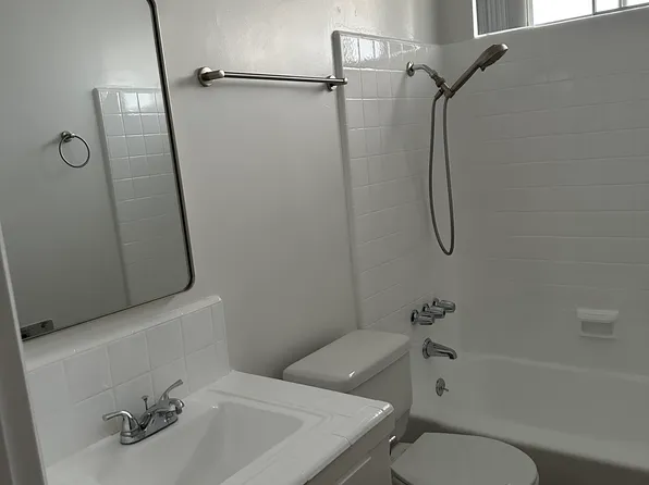 8016 Owensmouth Ave #10, Canoga Park, CA 91304