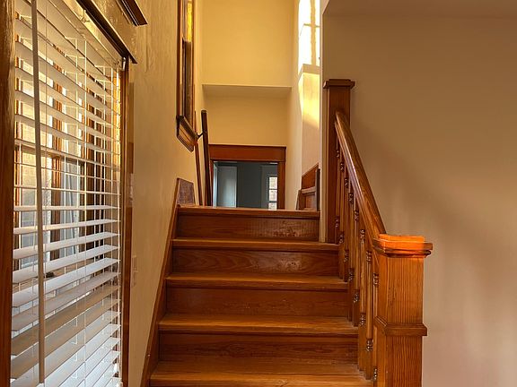 5th image of 2830 Eleanor Ave