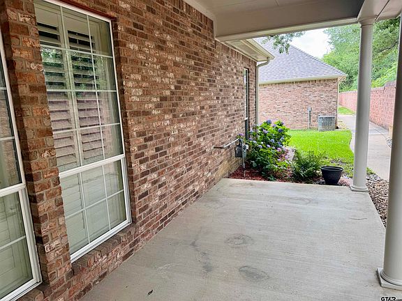 4th image of 2409 Homestead Ln