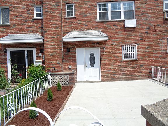 3rd image of 2958 Radcliff Ave