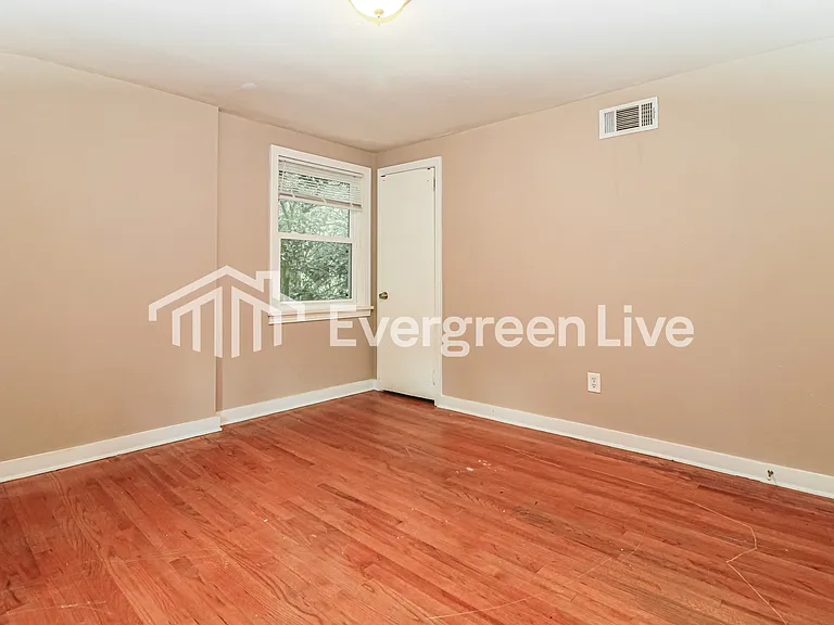 143 W Rosemary Rd — Photo 5