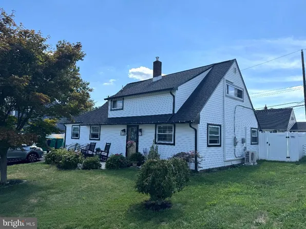 57 Greenbrier Rd, Levittown, PA 19057