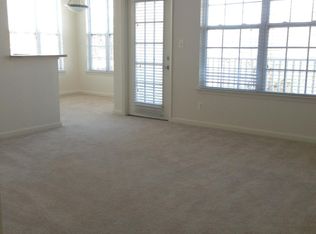 9711 Skyhill Way APT 301, Rockville, MD 20850
