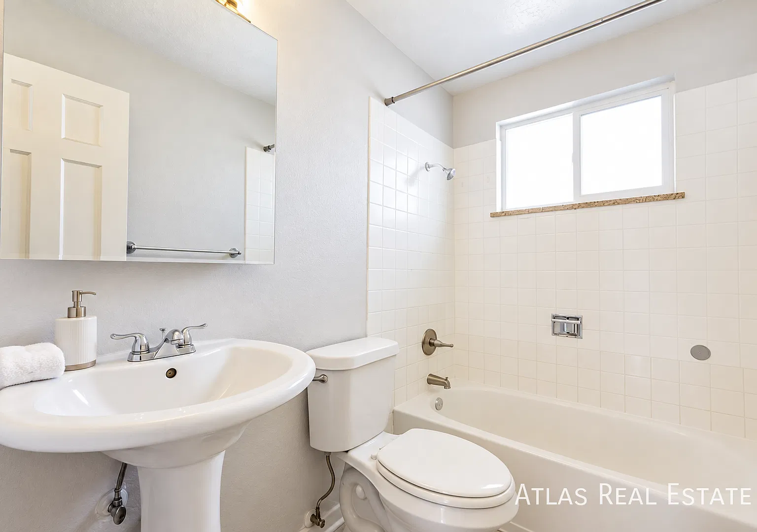 One Month Free | Garden-Level 2-Bedroom With In-Unit Laundry — Photo 4