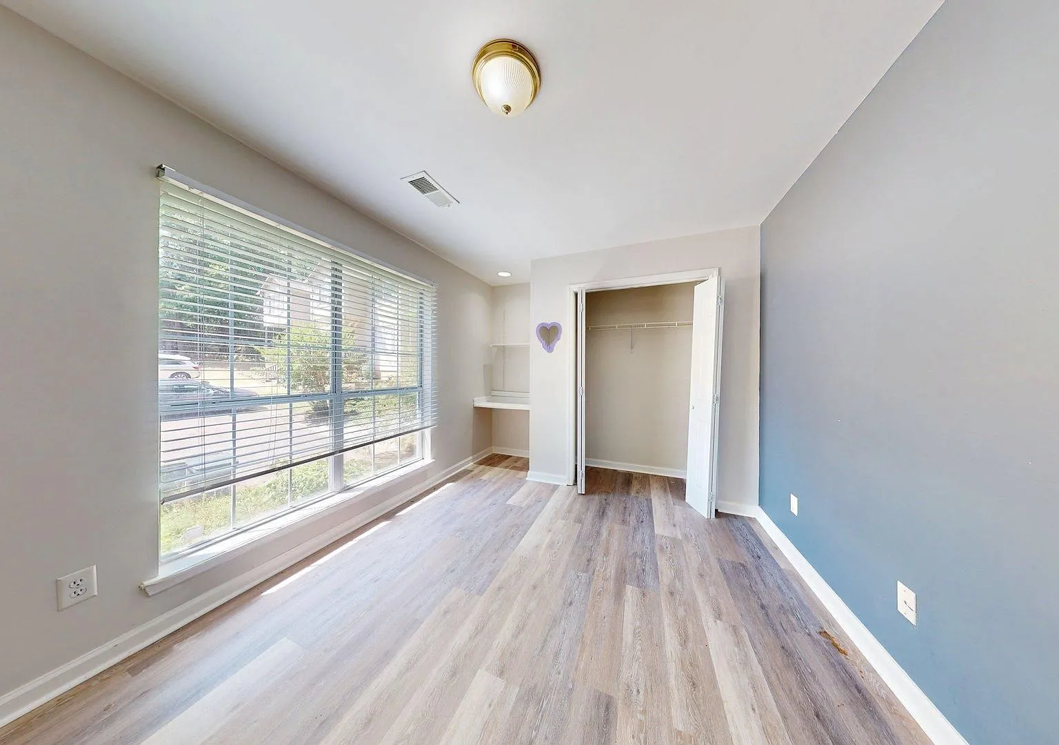 Spacious Auburn Duplex in Prime Location — Photo 2