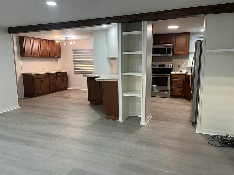 2425 Harden Blvd — Photo 7
