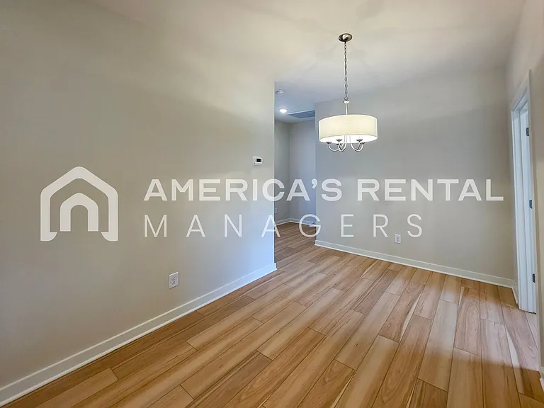 1017 Grand River Blvd W — Photo 19