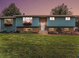 721 SW 1st St, Madison, SD 57042