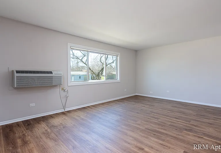 Pioneer Court Apartments — Photo 10