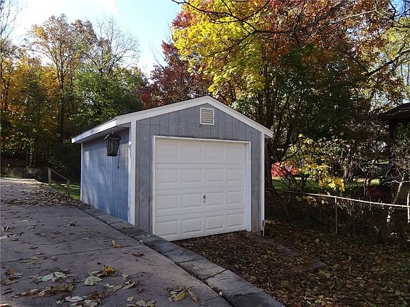 3rd image of 2469 Westside Dr