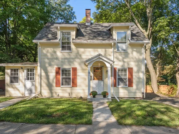 32 Elm St, Hudson, MA 01749