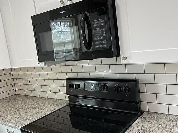 4th image of 509 E 11th St