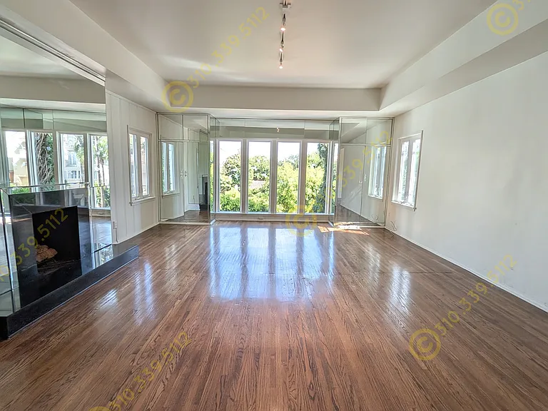 969 N Doheny Dr #1/2 — Photo 15