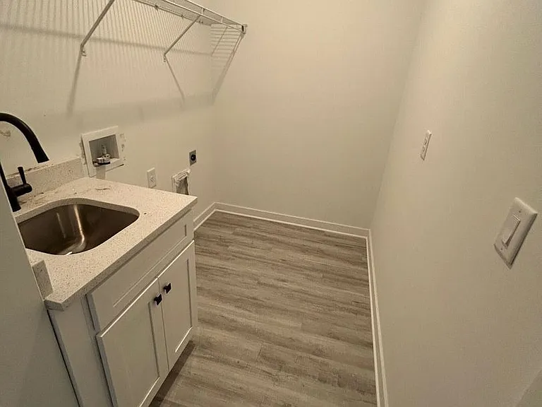 1112 Bismarck Rd — Photo 10